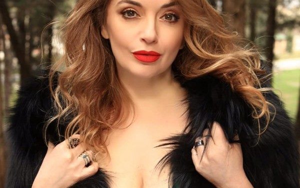 FOTO / Rovena Dilo i jep fund lidhjes me balerinin e njohur